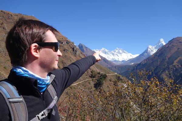 auf Mount Everest zeigen
