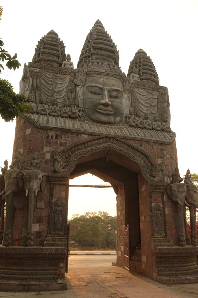 Battambang Tempel überm Fluss2