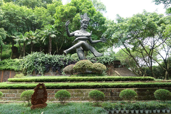 Chengdu Tagesausflug Oriental Buddhist Theme Park Eingangsbereich 3