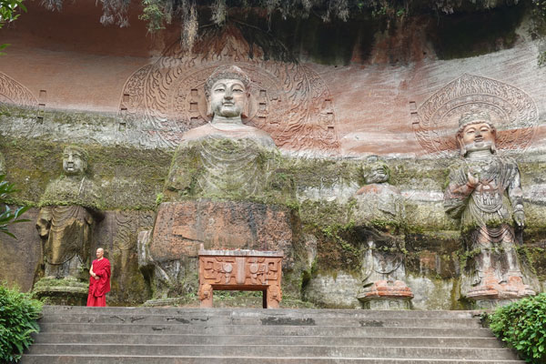 Chengdu Tagesausflug Oriental Buddhist Theme Park vor den Höhlen 1