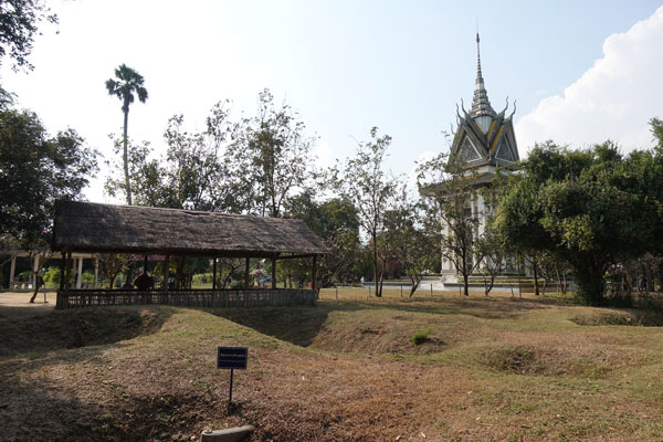 Choeung EK Völkermord Gedenkzentrum Killing Fields Hügellandschaft