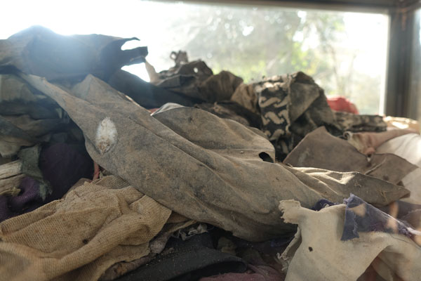 Choeung EK Völkermord Gedenkzentrum Killing Fields Kleidung