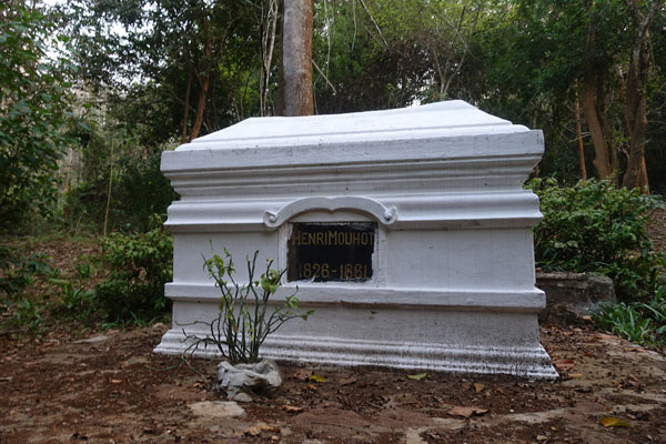 Luang Prabang Grab Henri Mouhot 2