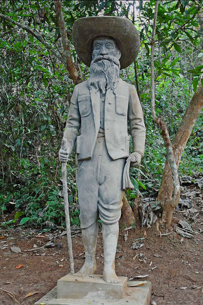 Luang Prabang Grab Henri Mouhot 3