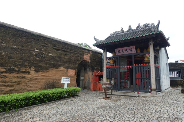 Macau Sehenswürdigkeiten Heritage Trail alte Stadtmauer und Na Tcha Tempel