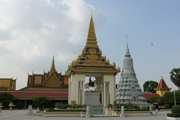 Phnom Penh Royal Palace King Norodoms statue