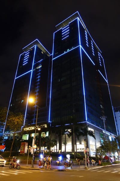Saigon Sehenswürdigkeiten Stadtbild nachts 3