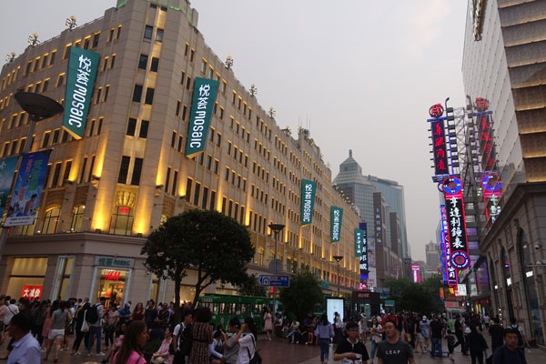 Shanghai Sehenswürdigkeiten Shopping Nanjing East Road 1