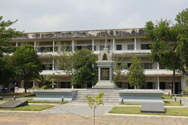 Tuol Sleng Museum Sicherheitsgefängnis S 21 Mahnmal und Gebäude D