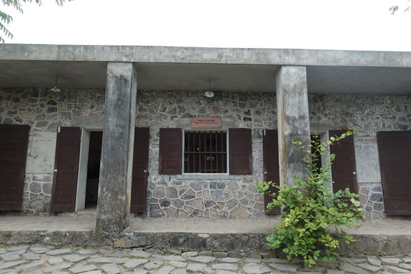 Vietnam Cat Ba Cannon Fort Museum