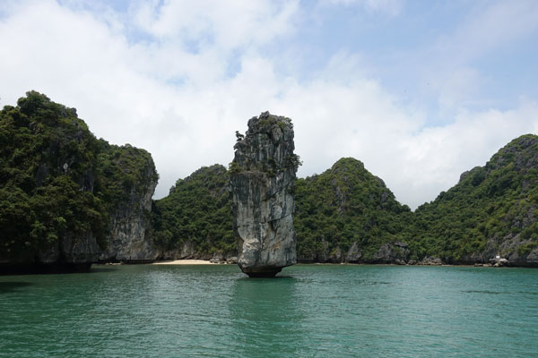 Vietnam Fahrt durch die Halong Bay nördlicher Teil 1