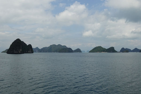 Vietnam Fahrt durch die Halong Bay nördlicher Teil 3