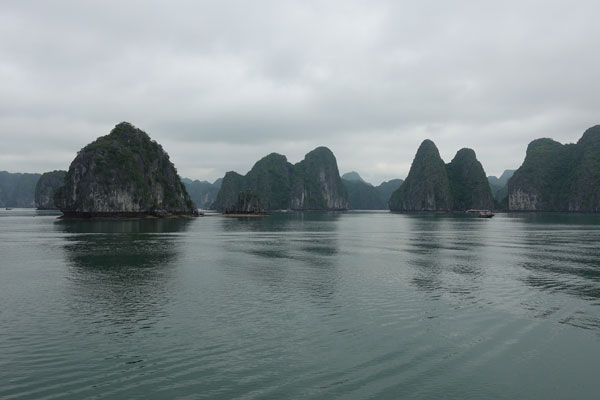 Vietnam Fahrt durch die Han La Bay