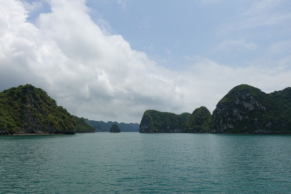 Vietnam Mittag zwischen Lan Ha Bay und Halong Bay