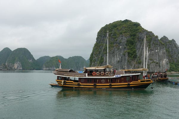 Vietnam Tagestour Lan Ha Bay und Halong Bay unser Boot