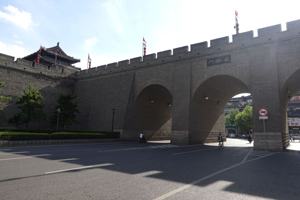 Xi An Sehenswürdigkeiten Stadtmauer Walkway entlang der Mauer 3