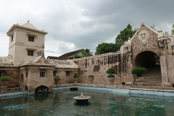 Yogyakarta Sehenswürdigkeiten Taman Sari Wasserschloss Swimmingpool