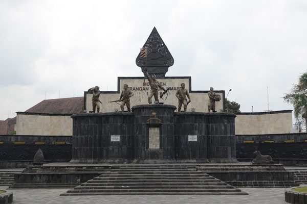Monument Serangan Oemoem 1 Maret Yogyakarta Sehenswürdigkeiten Vredeburg Fort und Museum Monument Widerstandskämpfer